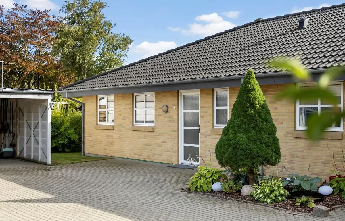 Hyggelig andelsbolig med sydvendt have og gode indretningsmuligheder