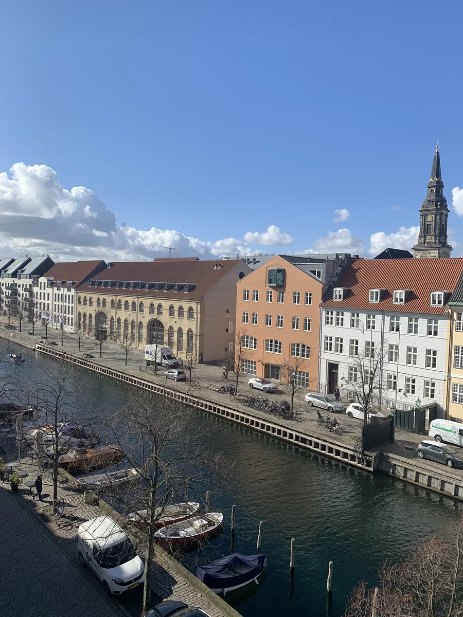 Andelslejlighed ud til Christianshavns Kanal