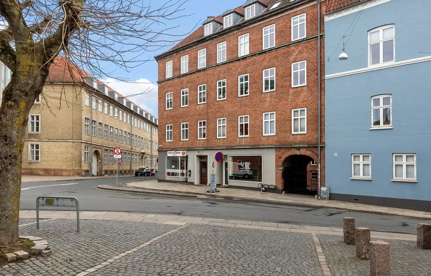 Herskabelig og stemningsfuld andelsbolig med altan - i hjertet af Randers C