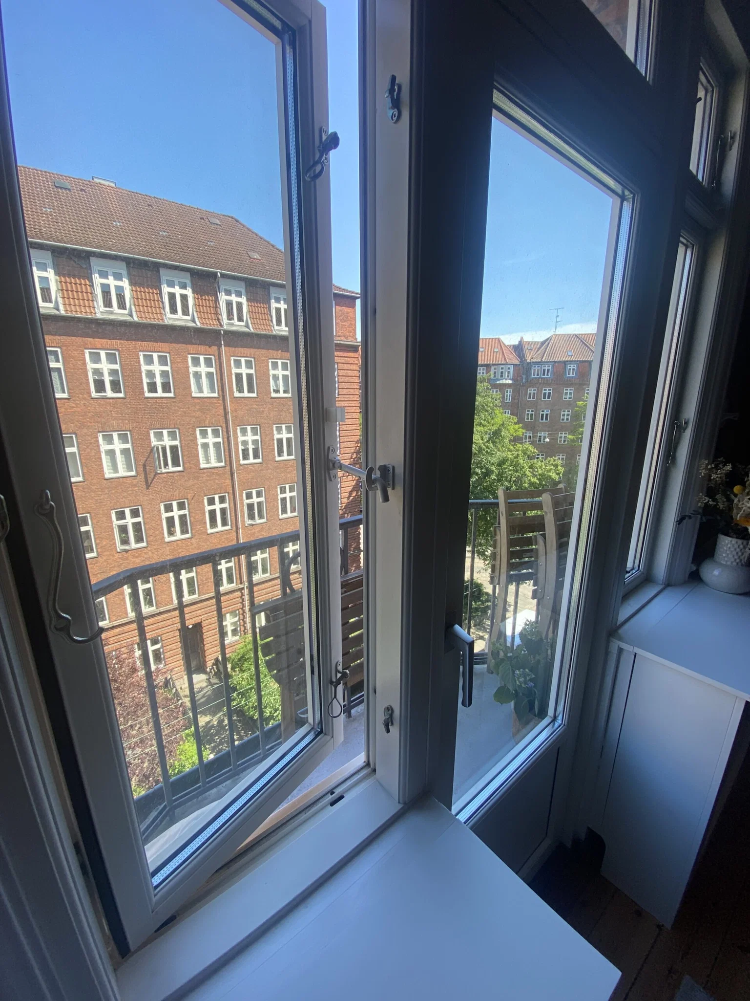 Istandsat lejlighed med herskabelig stil i starten af Amagerbro