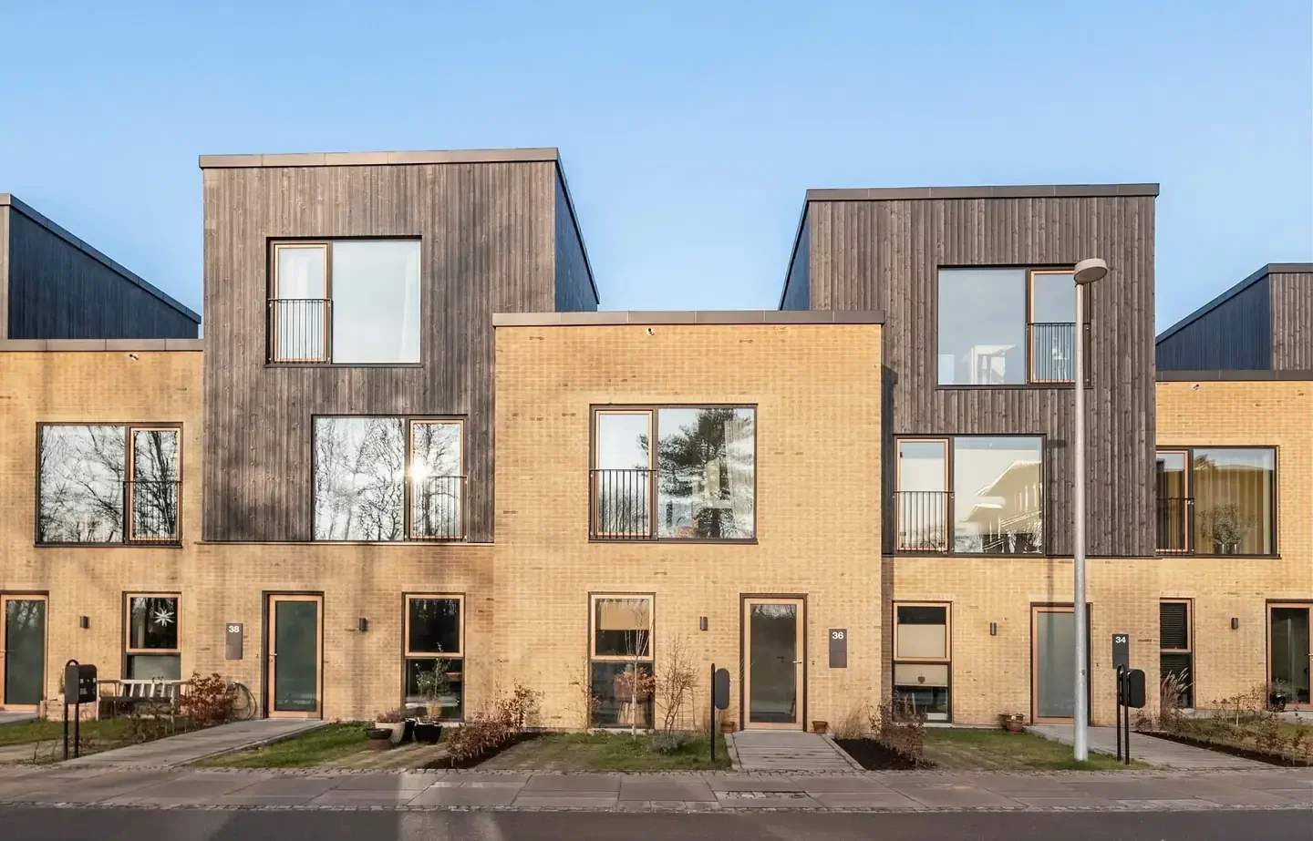 Moderne andelsbolig fra 2023 med egen have beliggende i naturskønne omgivelser