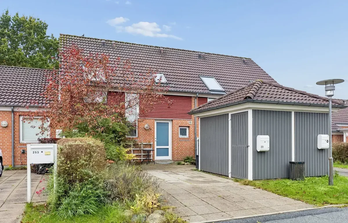 FIN OG RUMMELIG ANDELSBOLIG MED LAV ANDELSYDELSE