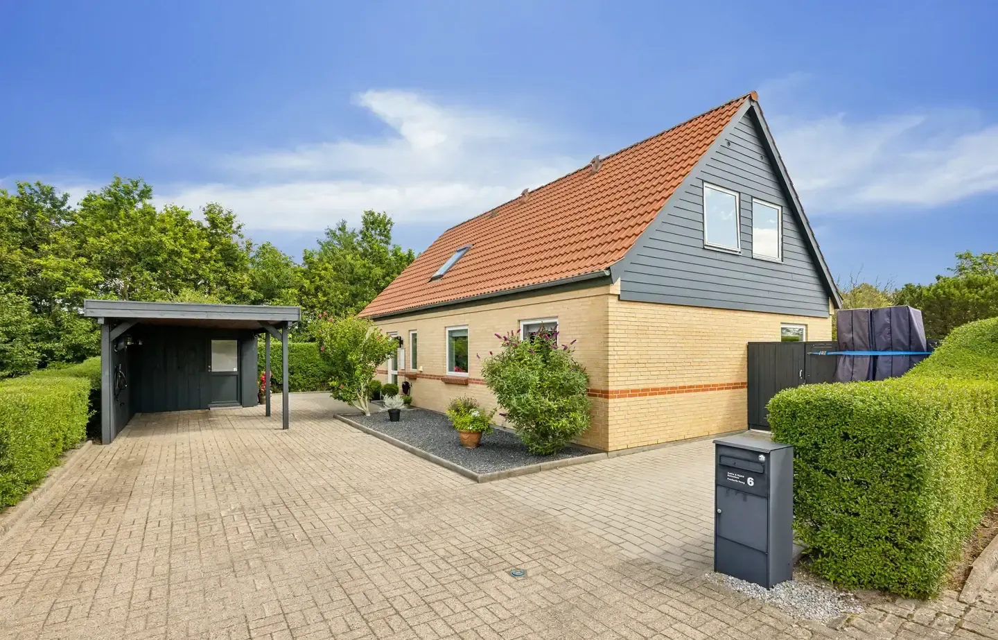 158 m2 Indbydende og moderniseret andelsbolig i velfungerende forening.