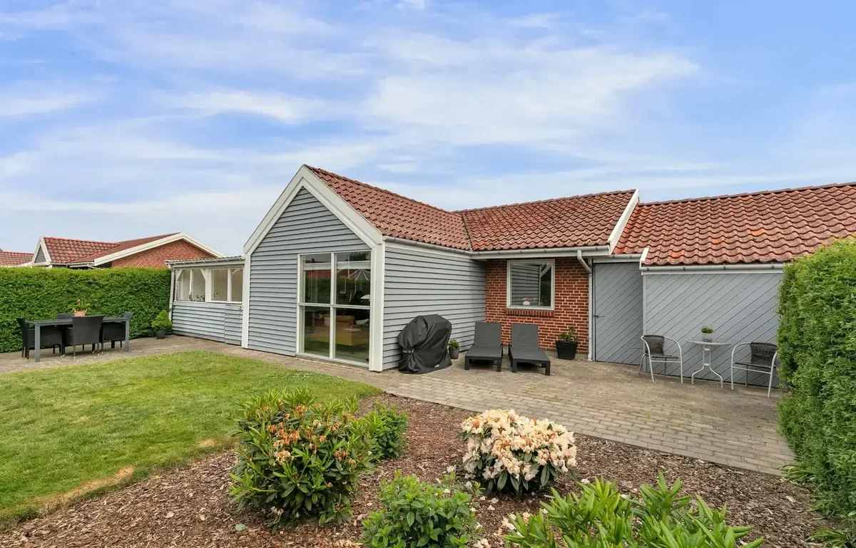 Flot renoveret Andelsbolig på 95 m2 i 1 plan i gældsfri forening i Sønderris, med solrig have.