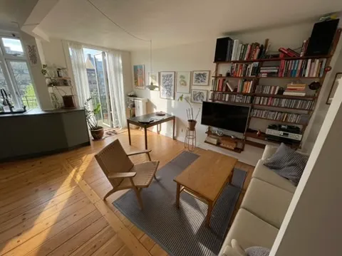 Lys lejlighed på Frederiksberg med altan