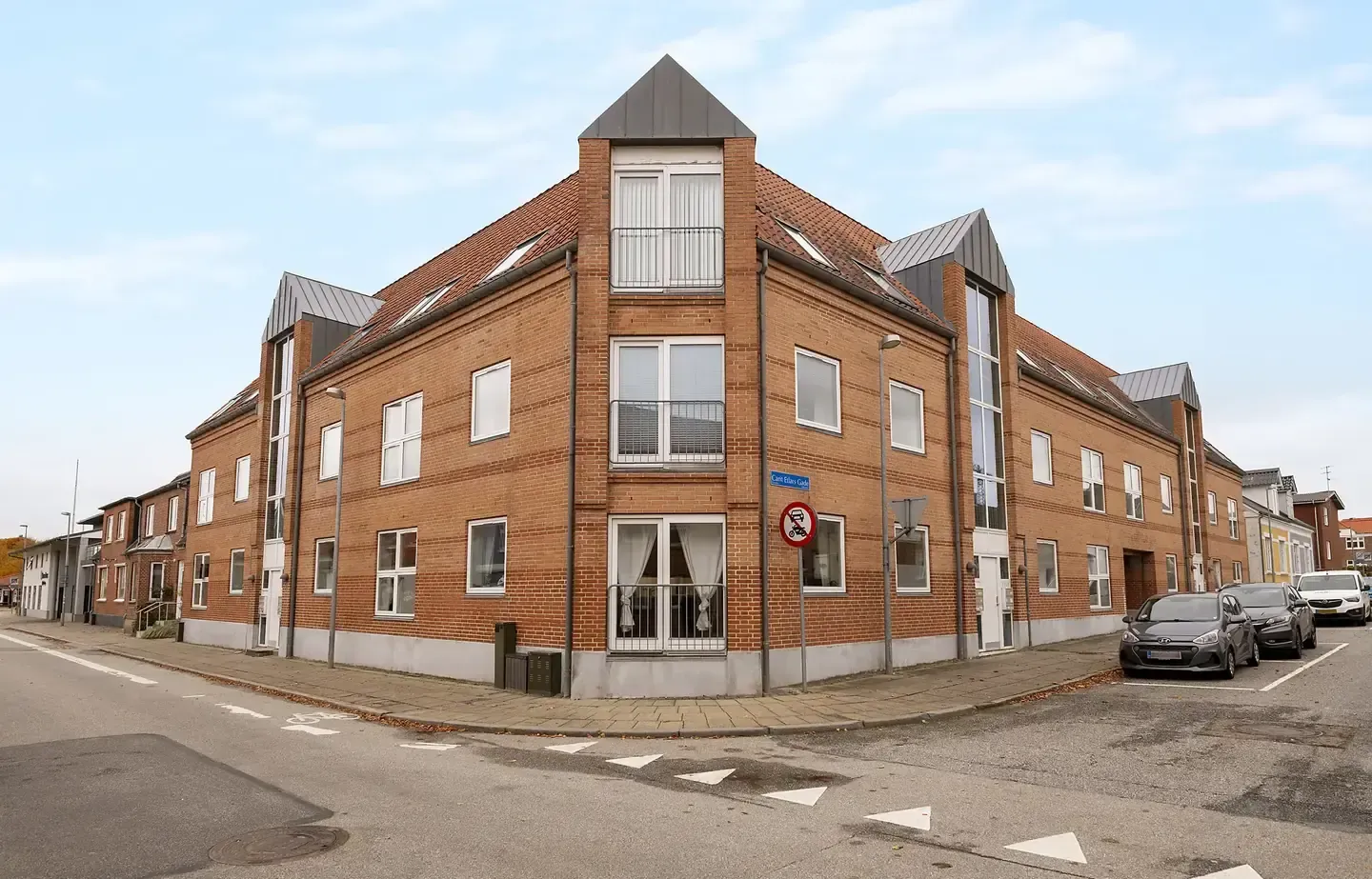 Rummelig 2 værelses andelsbolig tæt ved centrum i Herning