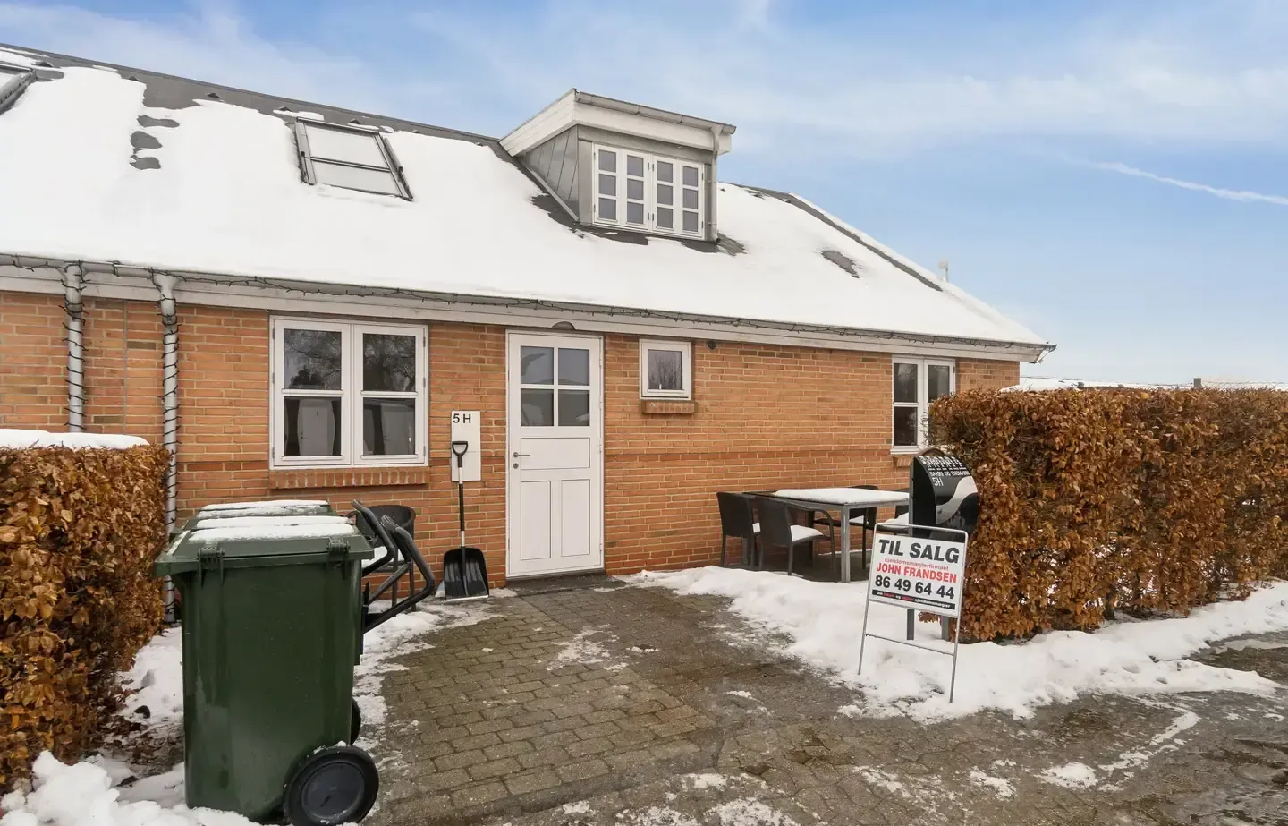 Velkommen til en indbydende og moderne andelsbolig midt i Auning!