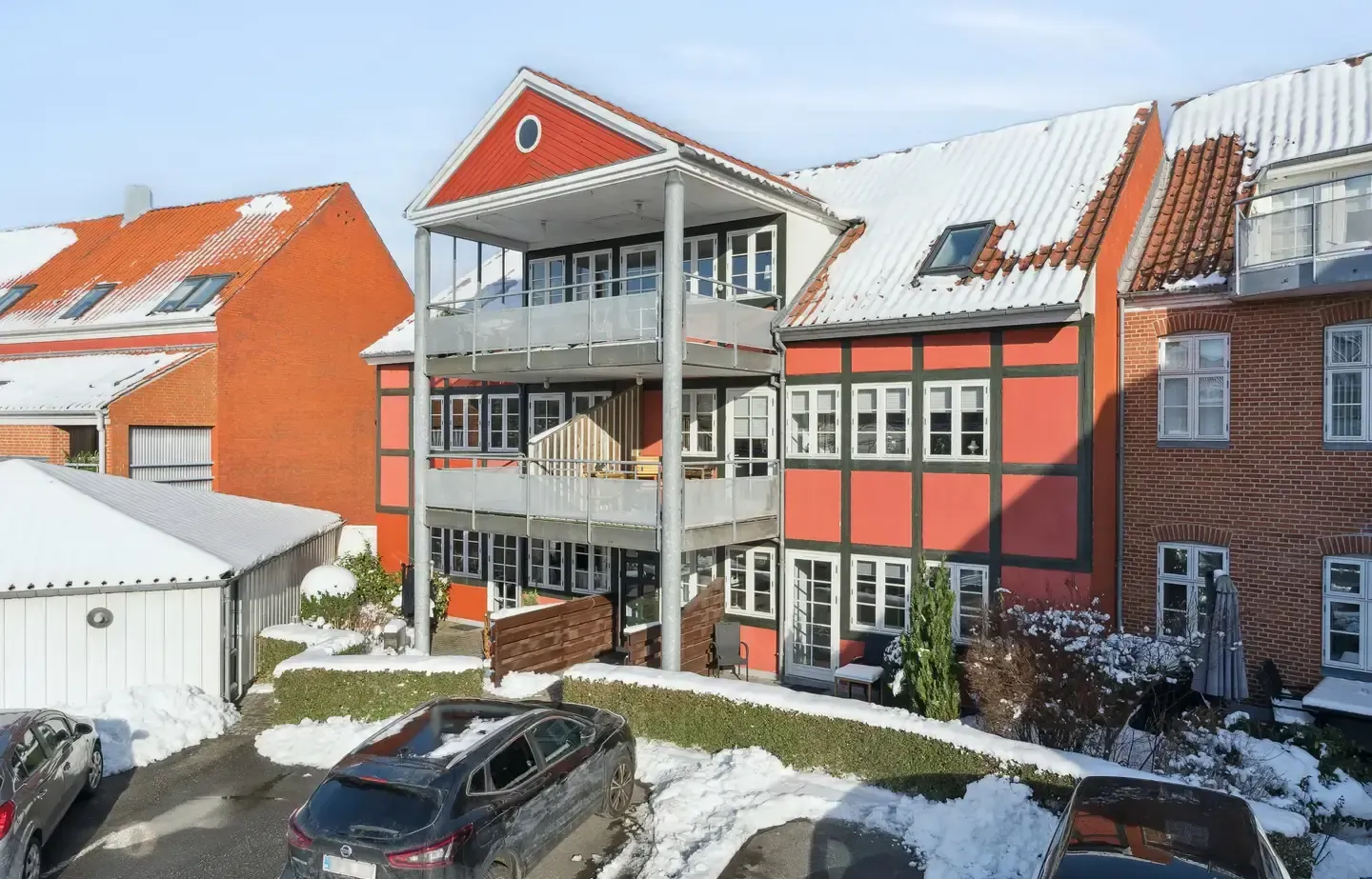 Centralt beliggende andelslejlighed i charmerende ejendom midt i Hobro by.