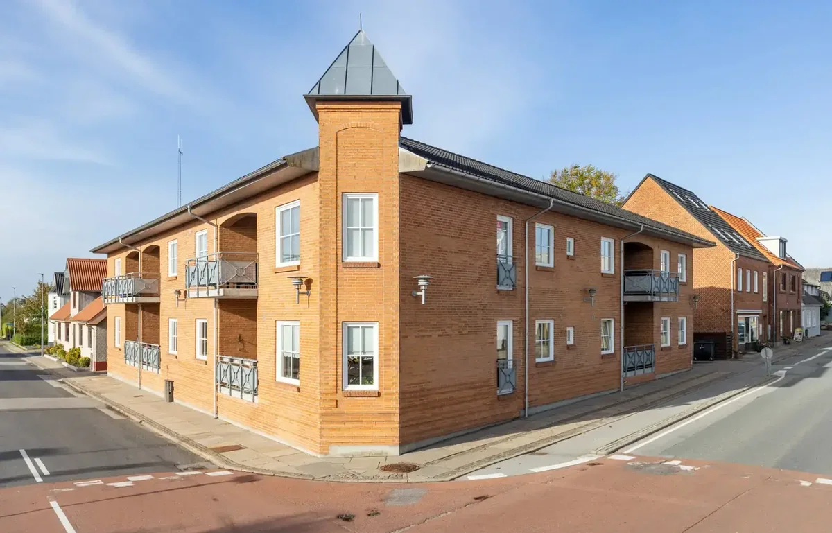 Lys og rummelig andelsbolig på 113 m² med skøn altan i hjertet af Suldrup