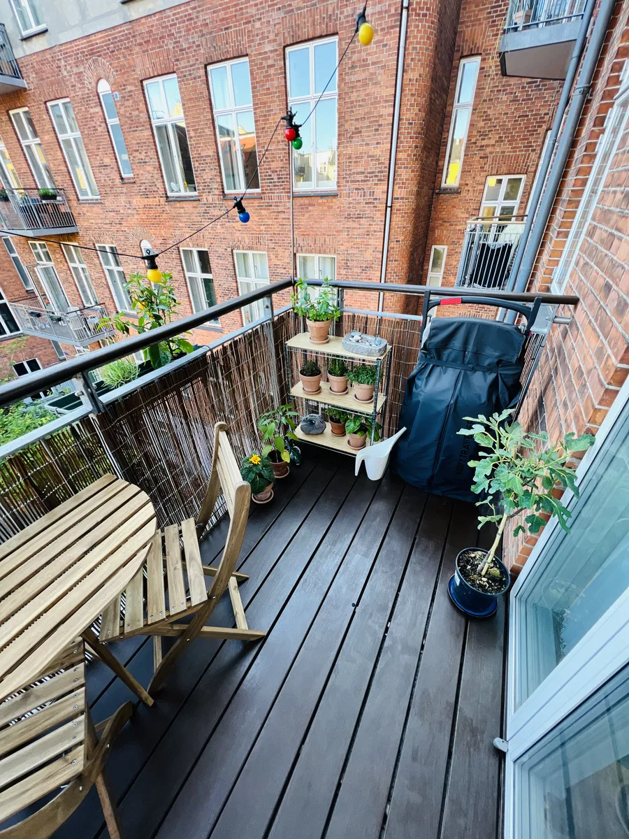 Skøn 3-værelses lejlighed i baghus med solrig altan ud til grøn gård