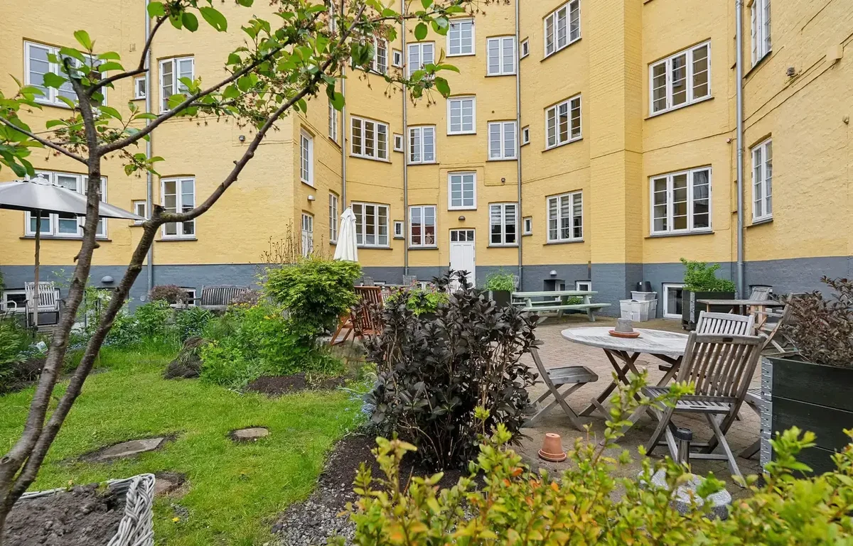 Charmerende 2-værelses andelslejlighed i veldrevet forening.