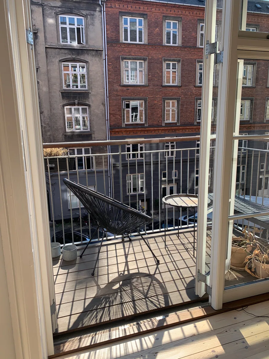 Lys 2-værelses med altan på Vesterbro ved Sønder Boulevard