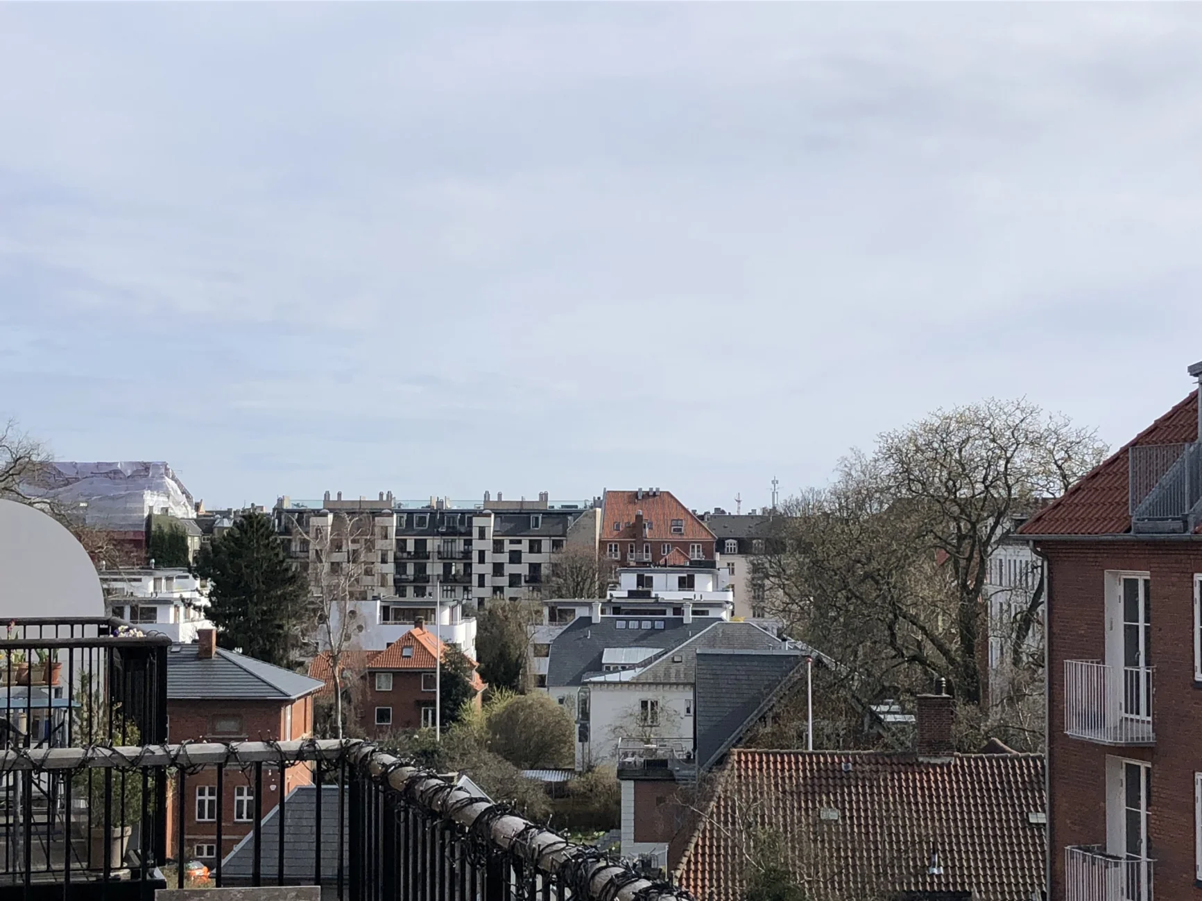 Solrig andel med sydvendt altan