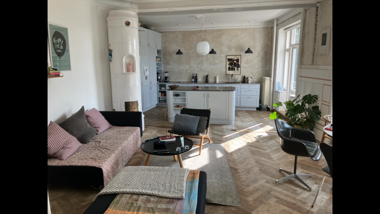 Stor andelslejlighed på 212 m2 med direkte udsigt over Sortedams Sø på stisiden byttes til to lejligheder i København