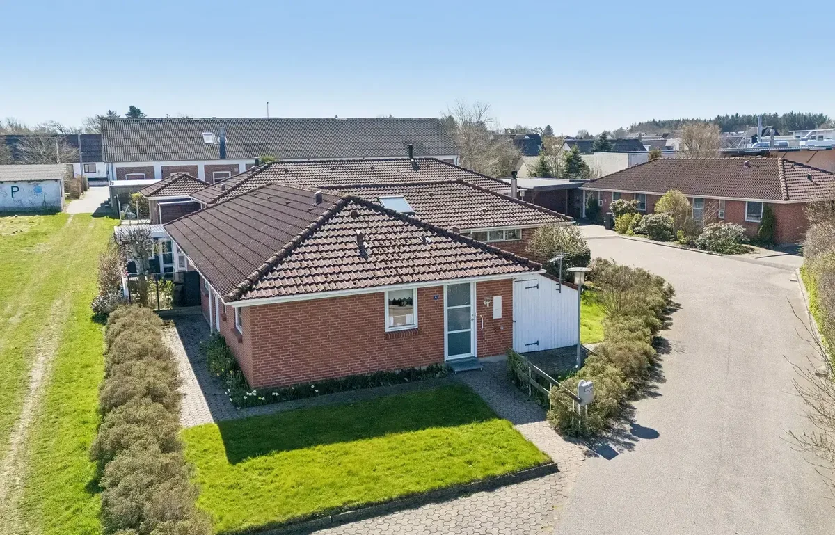 Velindrettet og indbydende andelsbolig i et roligt og hyggeligt kvarter.