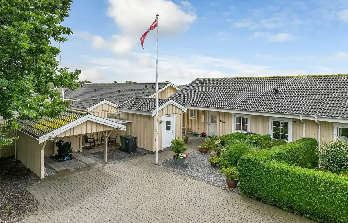 Lys og velholdt andelsbolig i Andrup med carport!