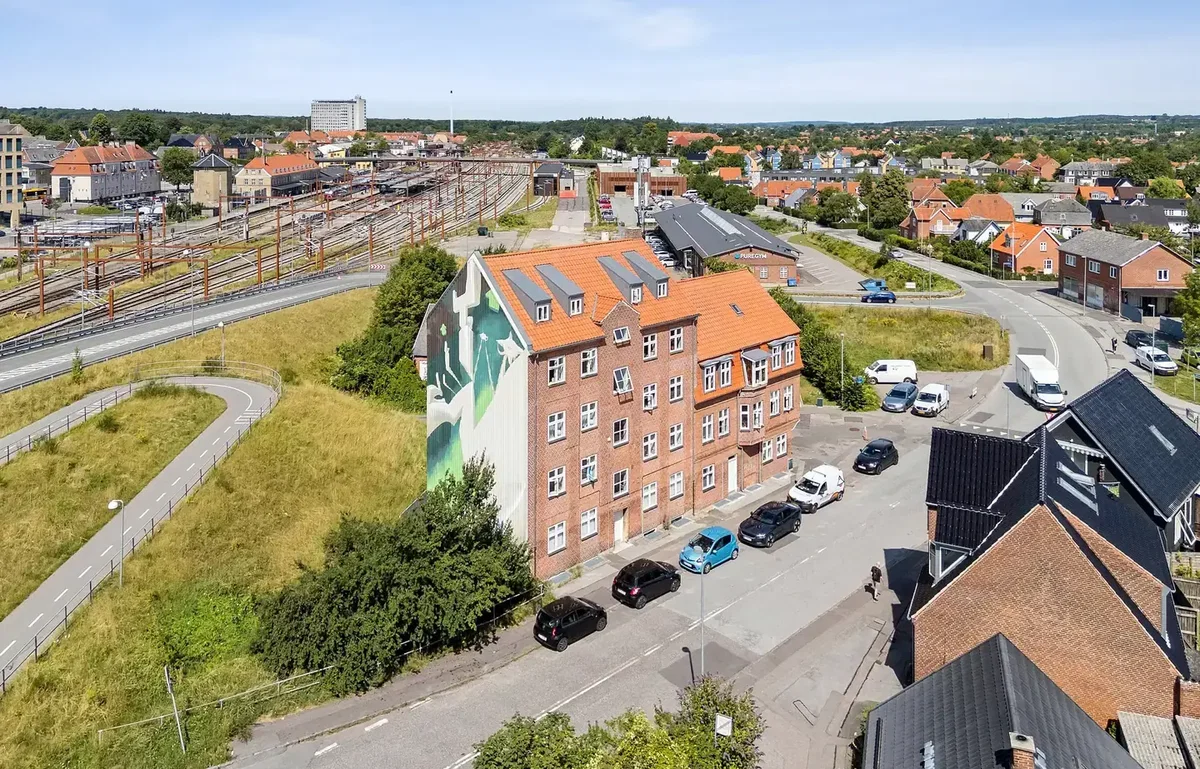 Velrenoveret andelsbolig, tæt på centrum