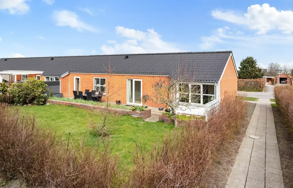 Dejlig andelsbolig med 3 gode værelser og egen have.