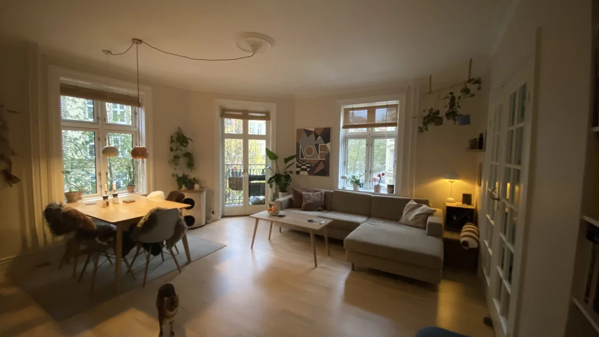 Lys hjørnelejlighed i Svømmehalskvarteret
