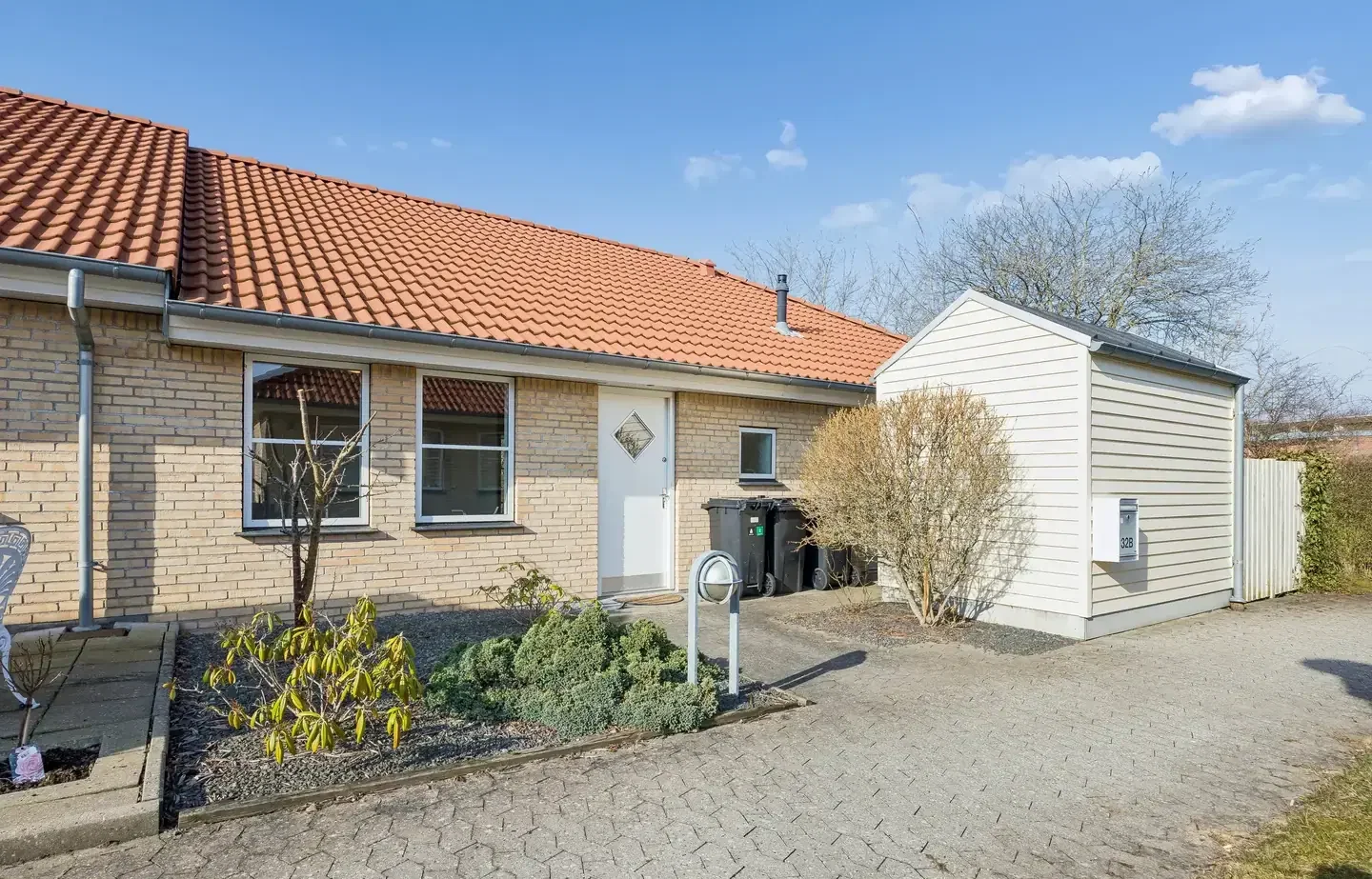 VELINDRETTET ANDELSRÆKKEHUS CENTRALT I FAXE LADEPLADS