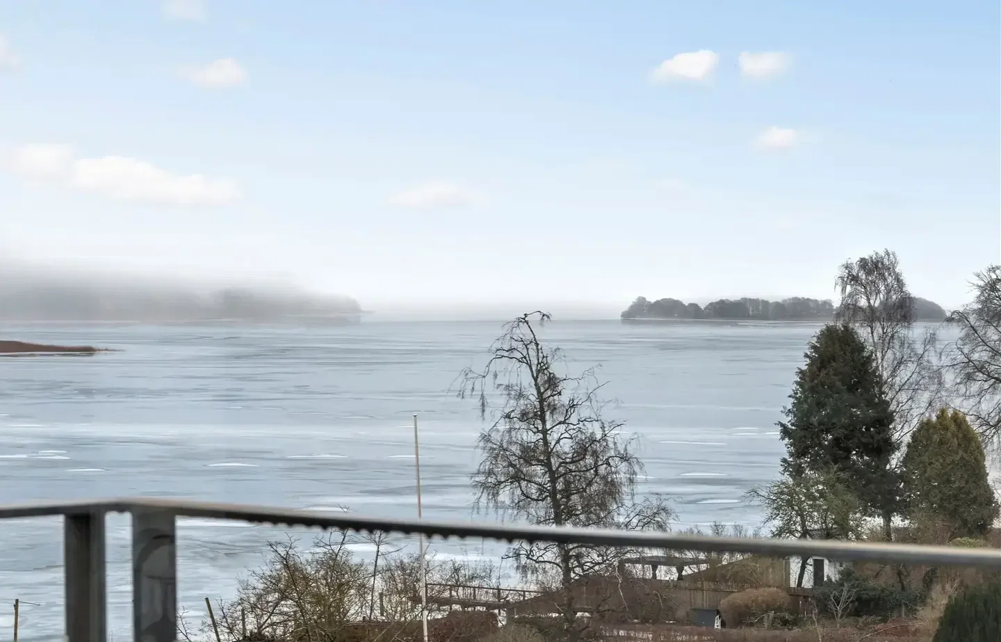 Enestående panoramaudsigt over Skanderborg sø.