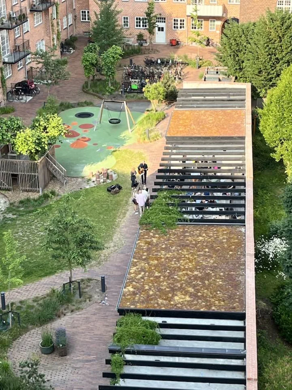 Skøn Østerbrolejlighed med elevator, stuk, sildebensgulv og karnap