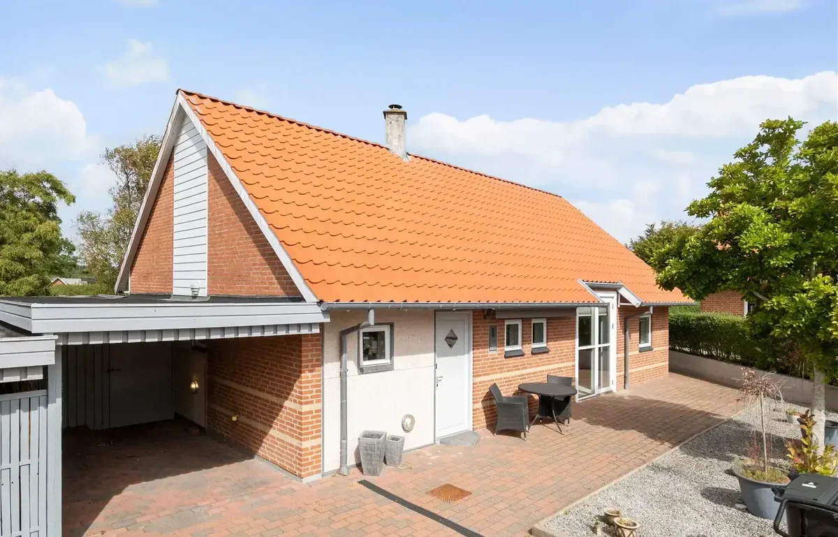 MODERNISERET OG VELHOLDT ANDELSBOLIG I ATTRAKTIVT VILLAKVARTER TÆT VED MIDTBYEN.