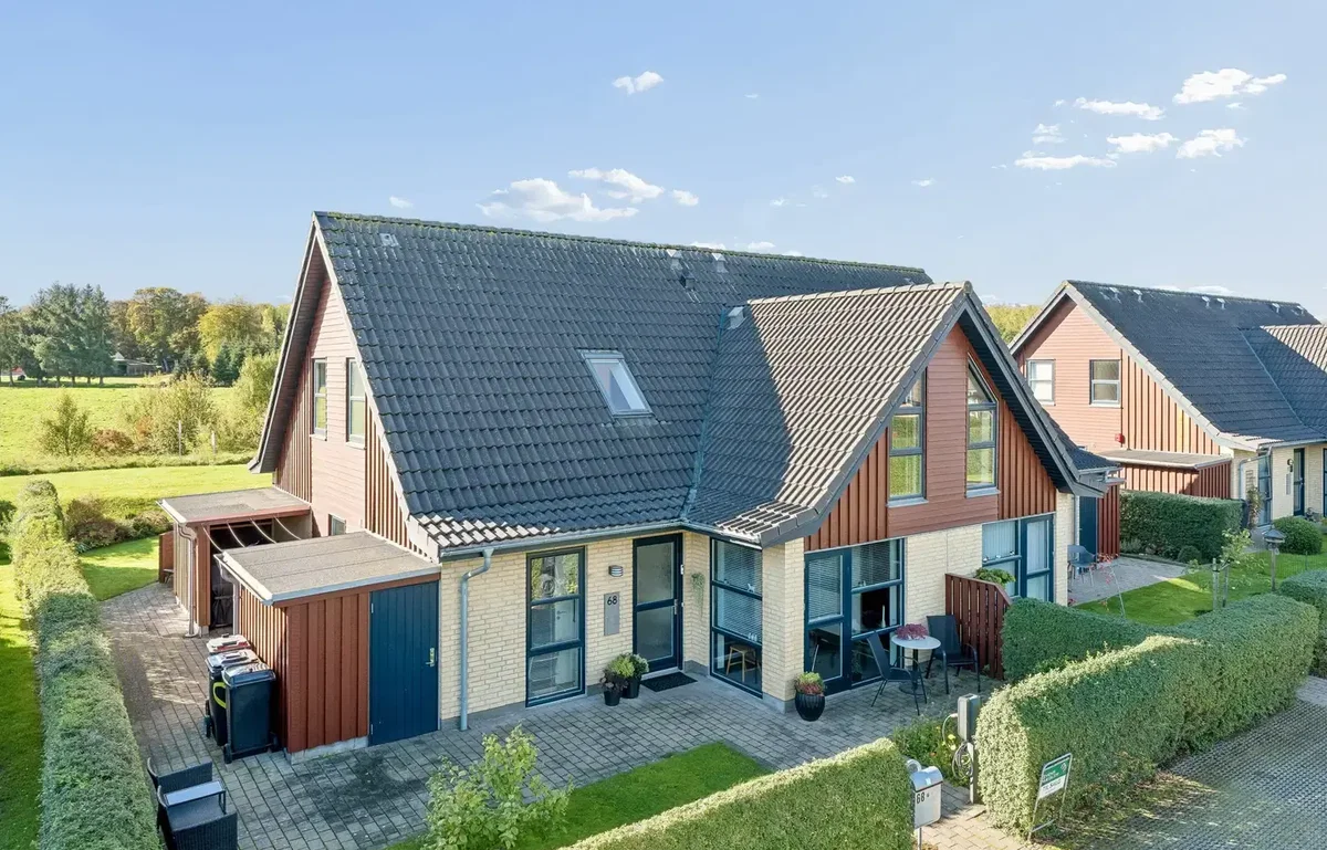 Lys og indflytningsklar andelsbolig på 137 m² med skøn udsigt til skov og marker