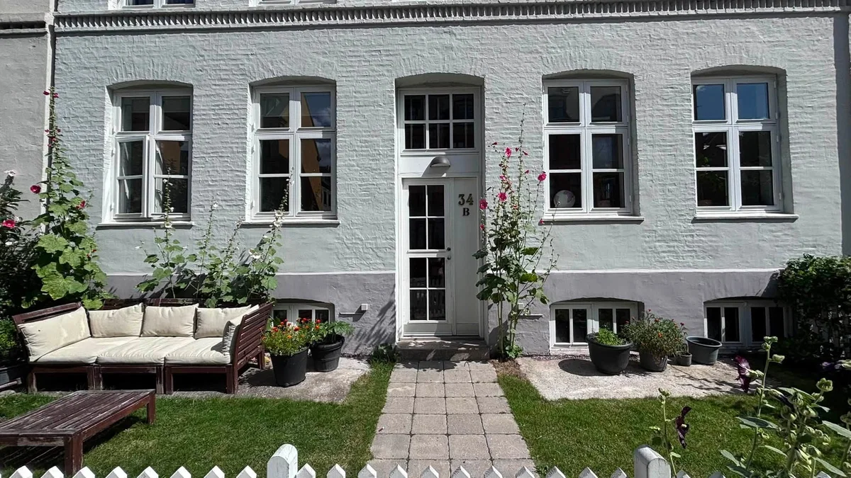 Frederiksberg C: 94 kvm høj stue med terrasse – andelslejlighed til salg