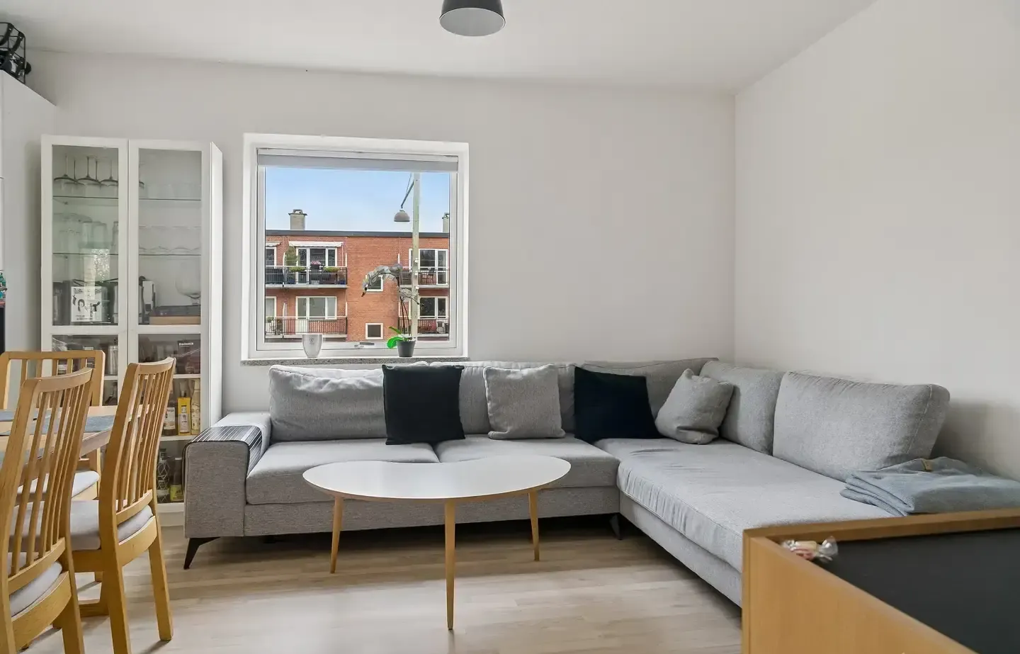 LYS LEJLIGHED TIL ISTANDSÆTTELSE MED ALTAN OG 3 SOVEVÆRELSER