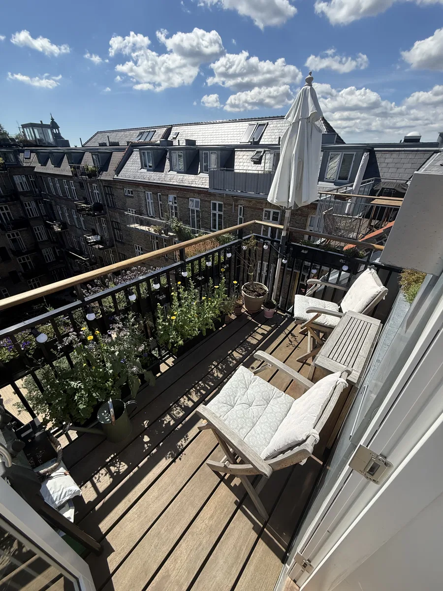 Nyistandsat lys 3V med loft til kip på indre Østerbro