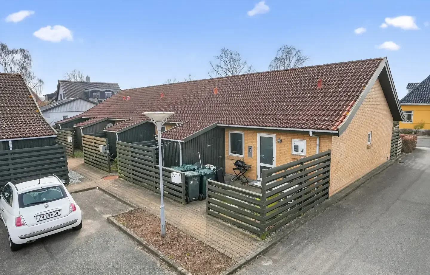 Rækkehus med sydvestvendt have, centralt i Højby