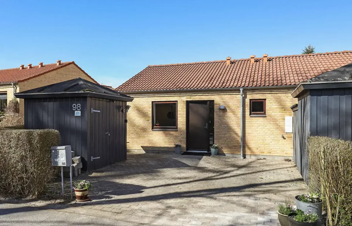 Indbydende andelsbolig med hyggelig have