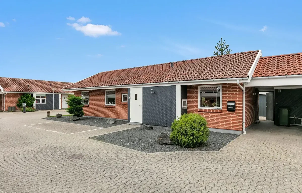 1 plans Andelsbolig på 95 m2 i Sønderris, i Andelsboligforening uden lån i foreningen.
