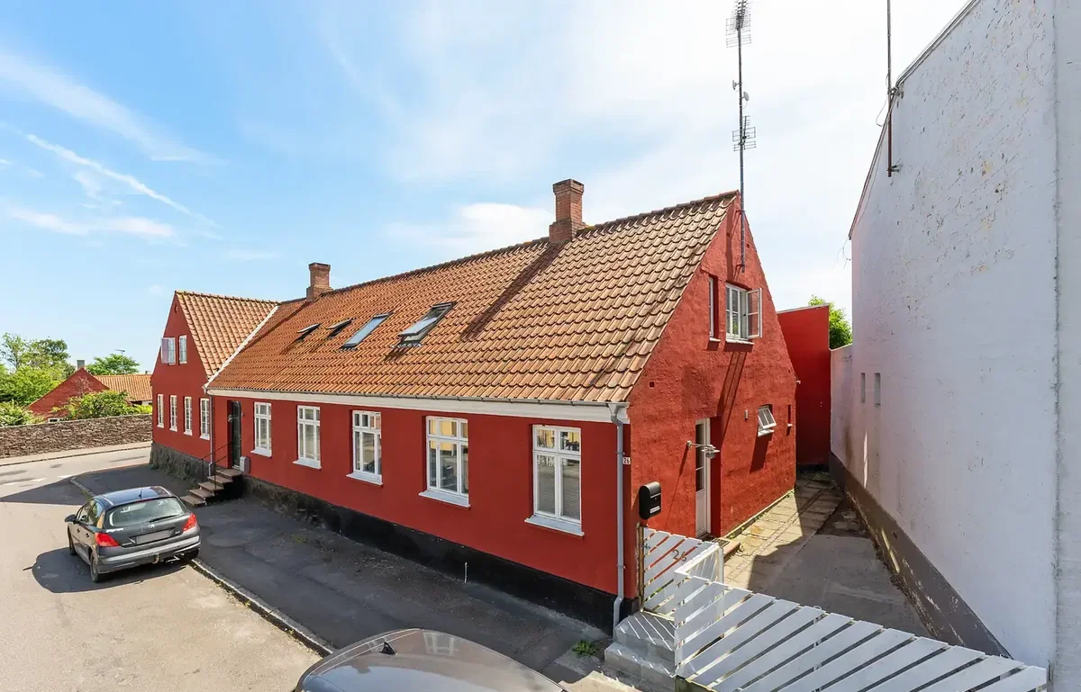Flot moderniseret andelsbolig med solrig gårdhave