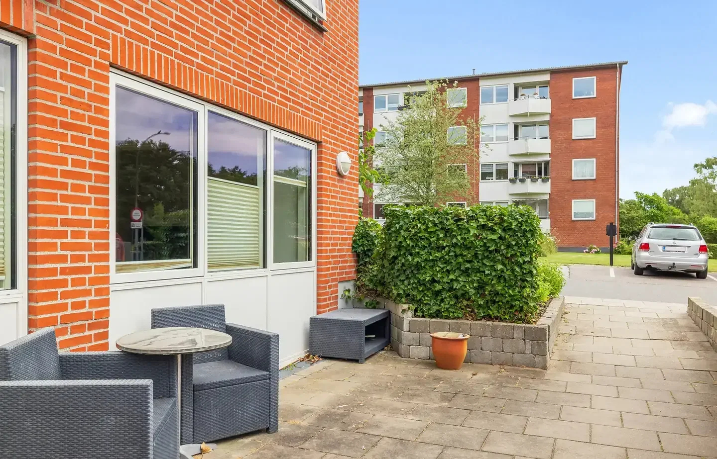 Velindrettet og lys andelsbolig med sydvendt terrasse i attraktivt område