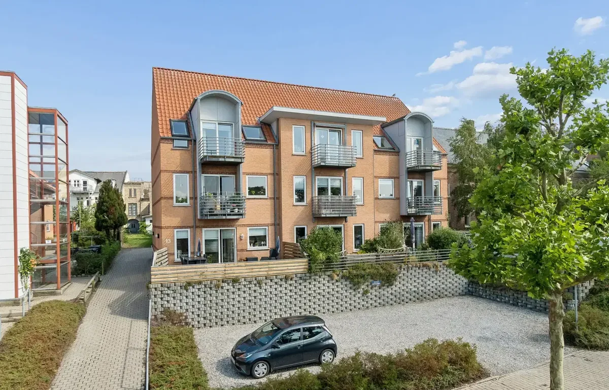 Andelslejlighed med altan centralt i Grenaa