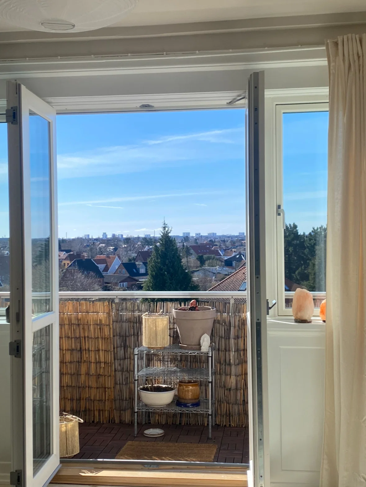 Skøn lys 2v lejlighed i naturskønt område i Brønshøj