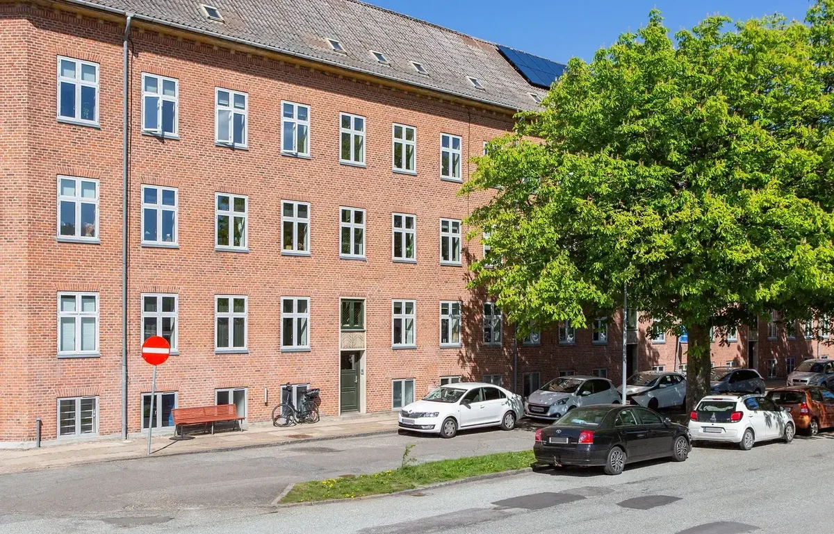 CENTRALT PLACERET ANDELSLEJLIGHED I SUND FORENING