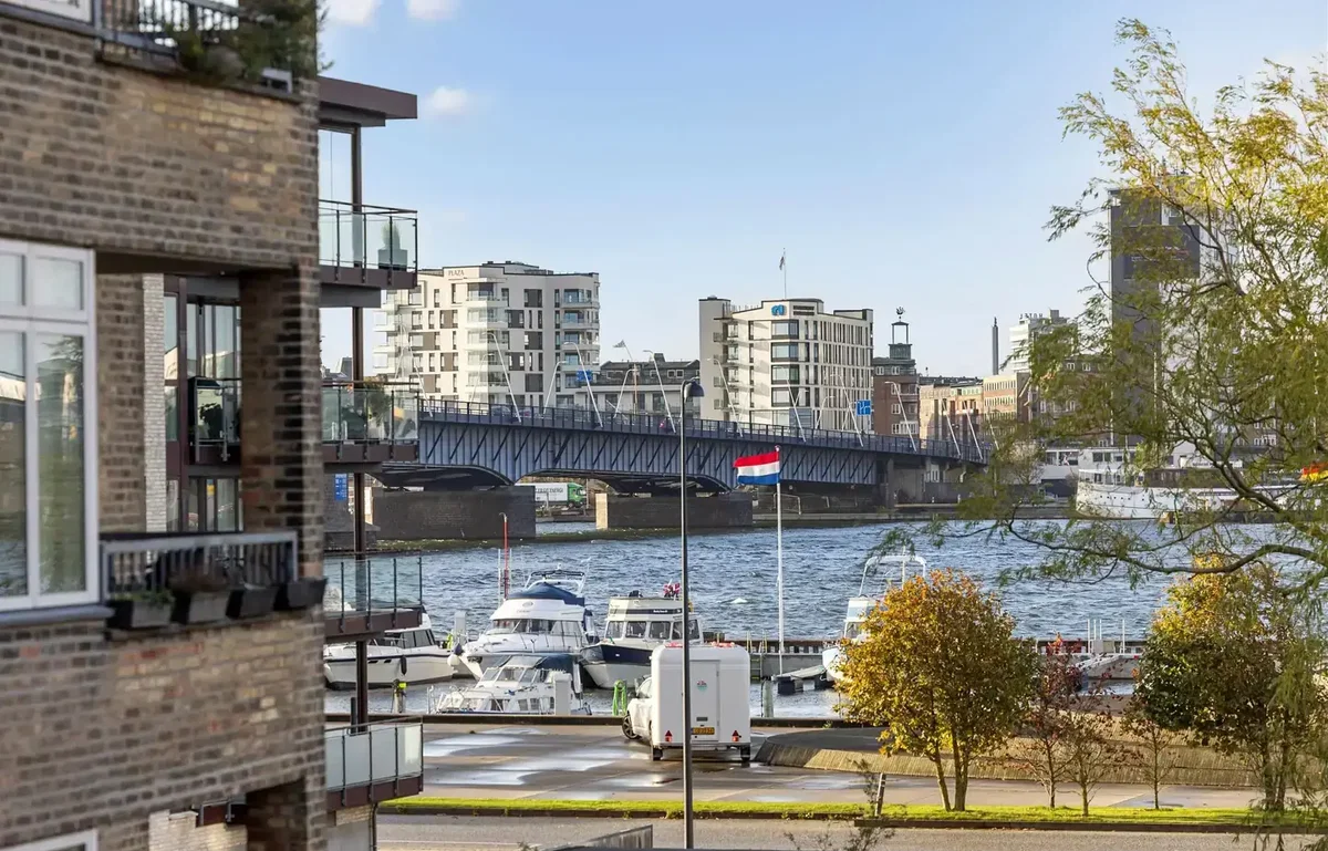 Skøn 2 værelses andelsbolig med udsigt til fjorden