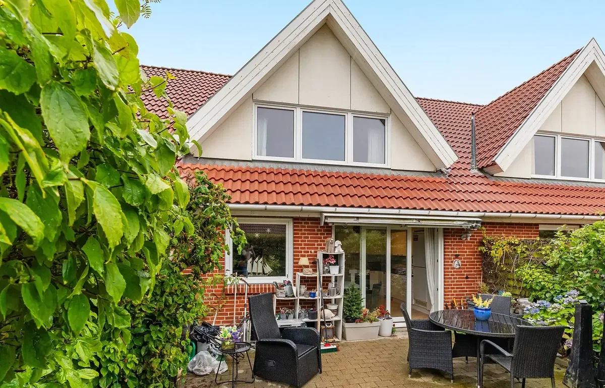 Andelsrækkehus i to plan med stor stueetage og vestvendt gårdhave i Esbjerg V