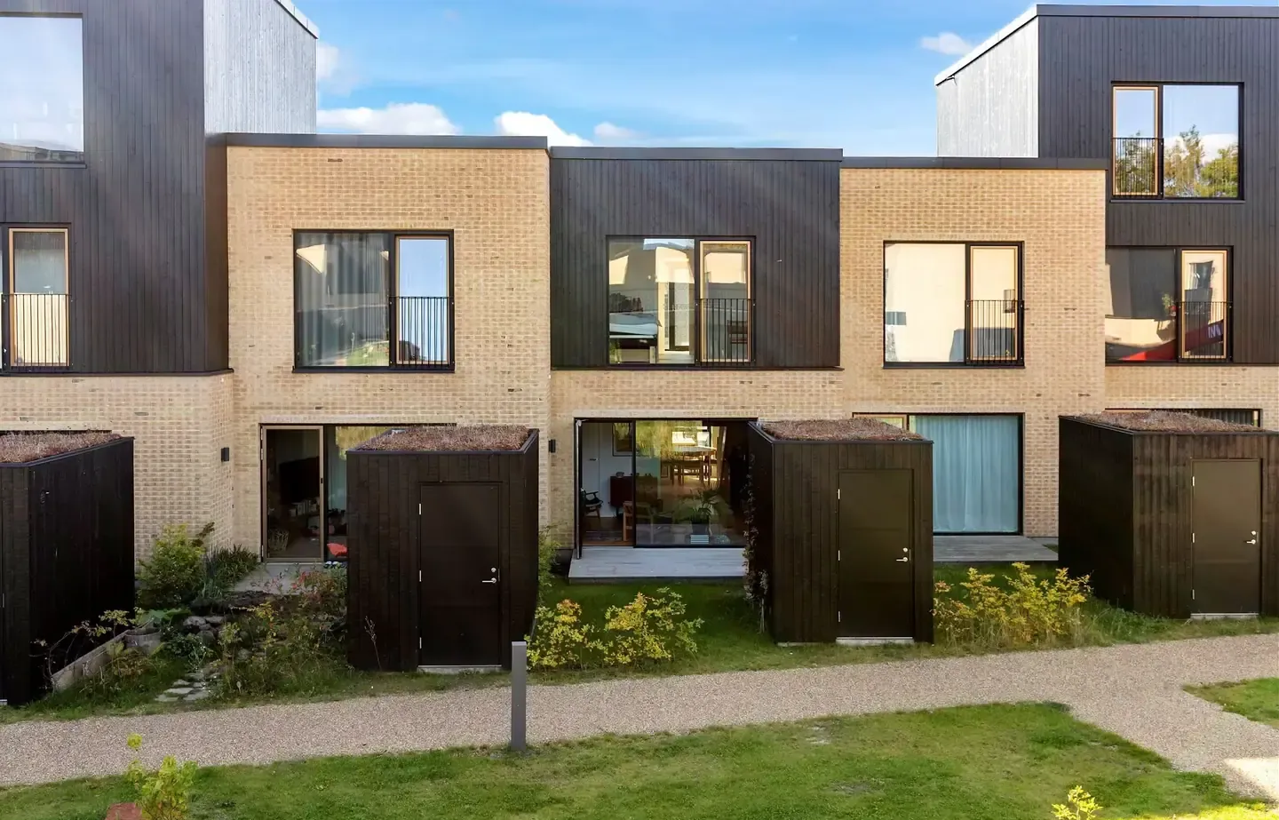 Moderne andelsbolig fra 2023 med egen have beliggende i naturskønne omgivelser