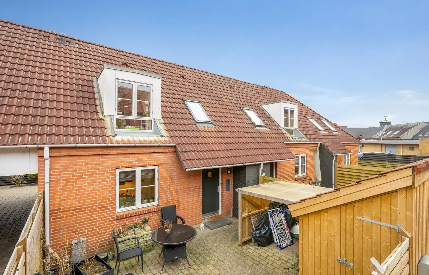 Moderniseret og total indflytningsklar andelsbolig!