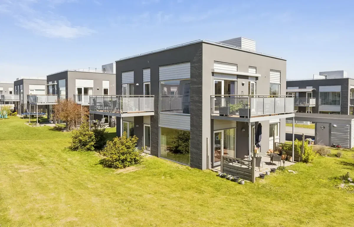 Velindrettet andelsbolig med terrasse og smuk udsigt