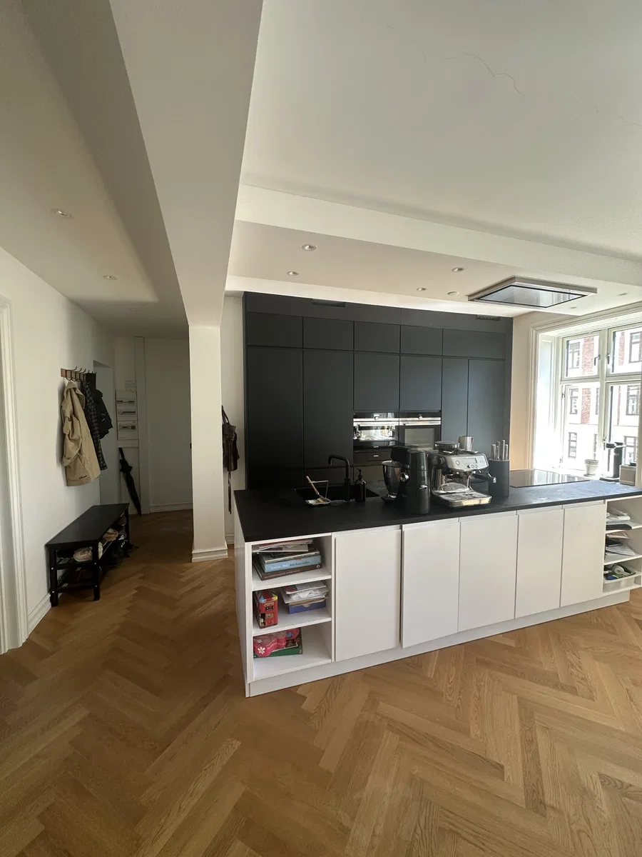Lys og gennemrenoveret 3v på Frederiksberg