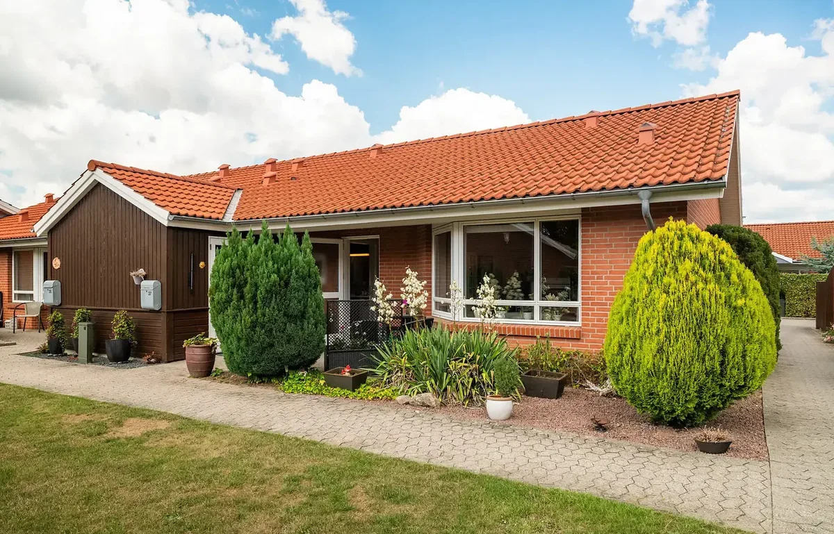 Velholdt andelsrækkehus med dejlig have i rolige omgivelser i Haslev