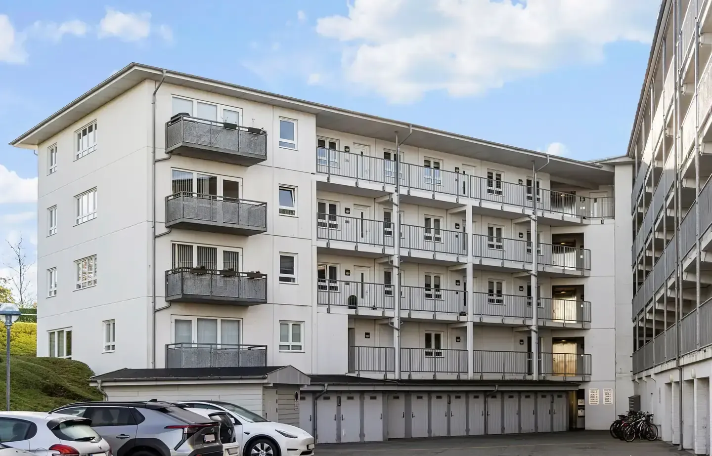 Nyere andelsbolig med stor altan