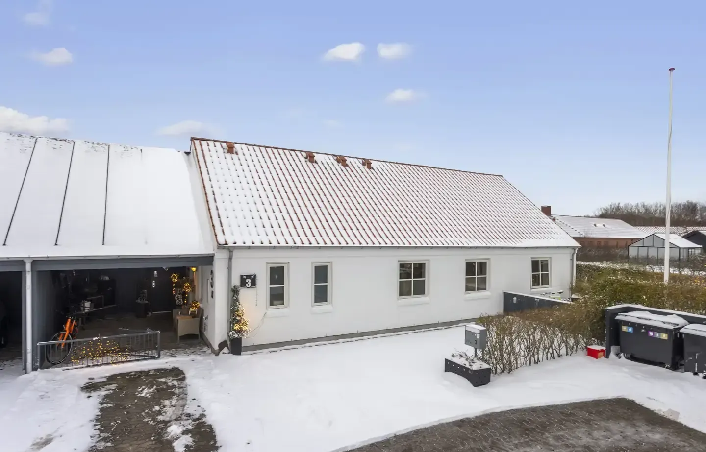 INDBYDENDE OG MODERNE ANDELSBOLIG I HYGGELIG FORENING