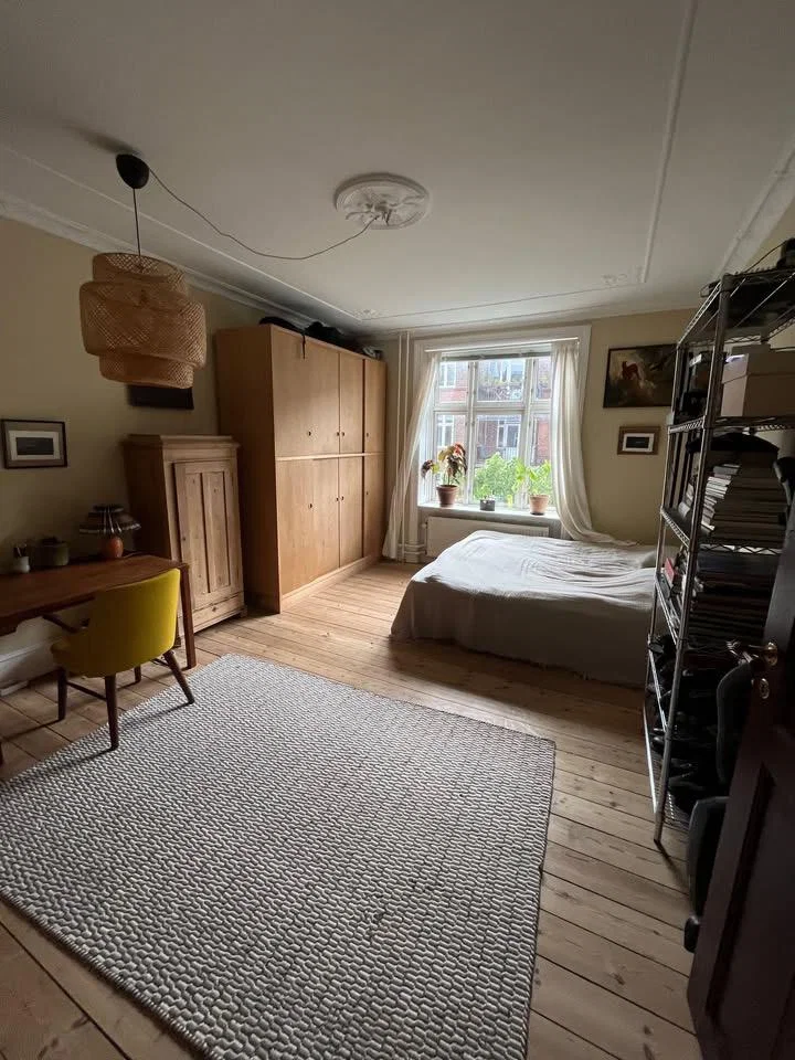 Vesterbrolejlighed med højt til loftet