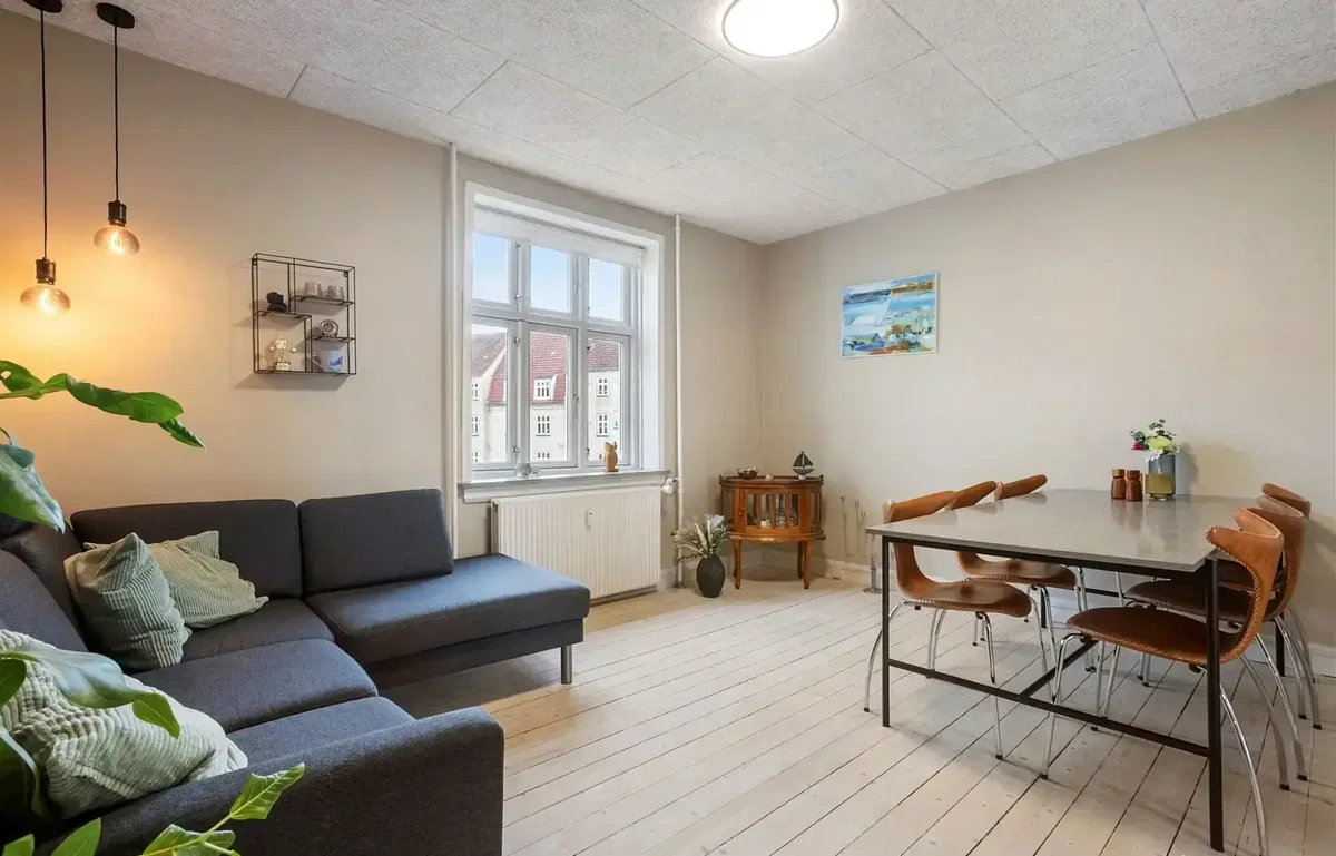 Skøn, lys og veldisponeret andelslejlighed med stor fælles gårdhave